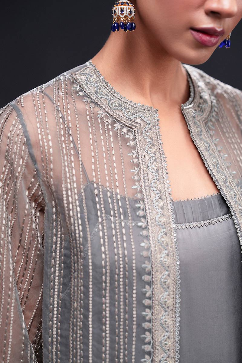 MNR | Chai Coffee Luxury Pret | Grey Eminance