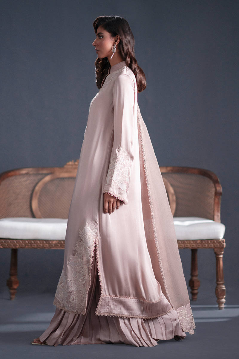 MNR | Chai Coffee Luxury Pret | Tea Rose