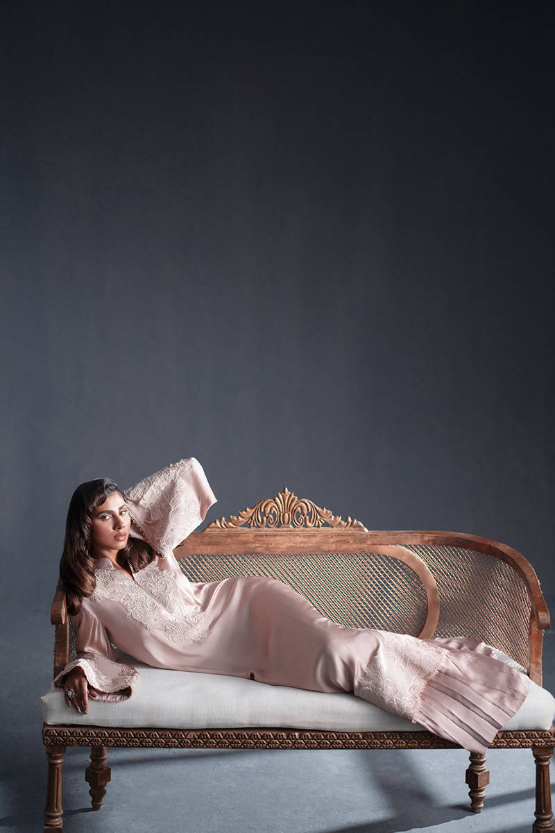 MNR | Chai Coffee Luxury Pret | Tea Rose