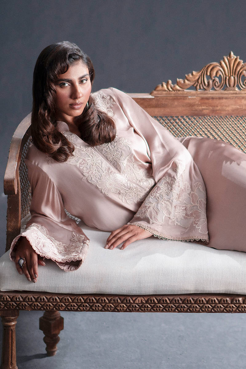 MNR | Chai Coffee Luxury Pret | Tea Rose