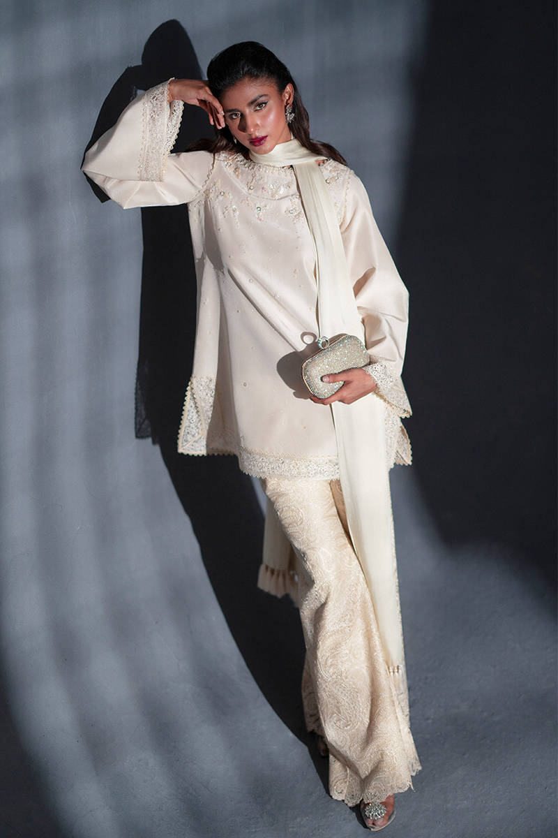 MNR | Chai Coffee Luxury Pret | Saffron Pearl